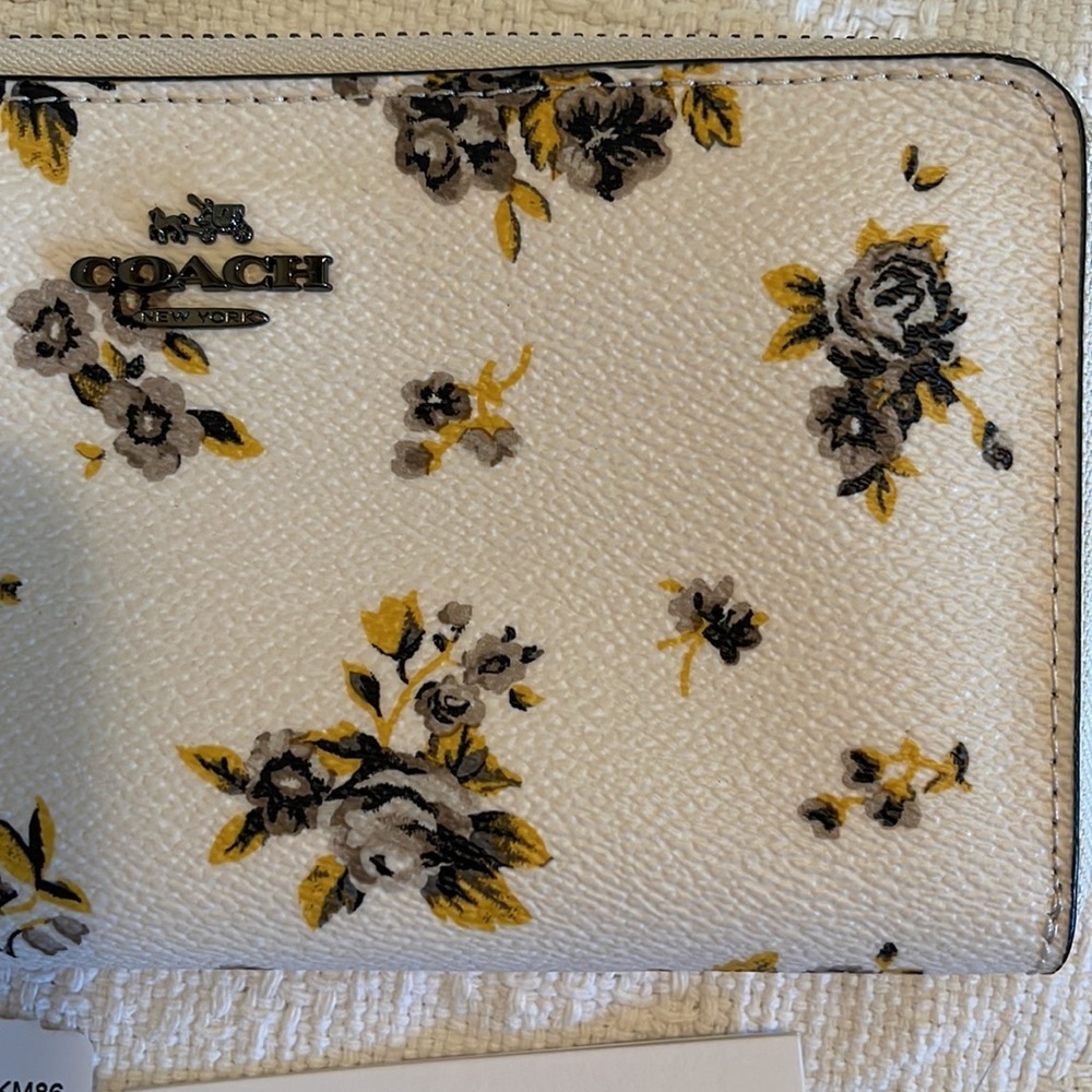 COACH Accordion Zip wallet in prairie print - 59014- NWT - Picture 8 of 8